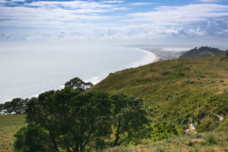 File:Whakatane Coast Line (7967284318).jpg