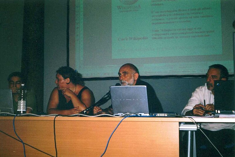 File:Wikipedia a Genova 2004 - conferenza1.jpg