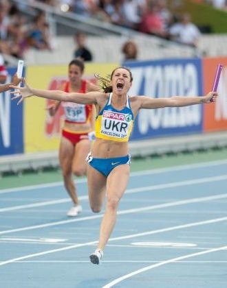 Bryzhina as the final runner of Ukraine's women's 4x100m relay at the 2010 European Championships