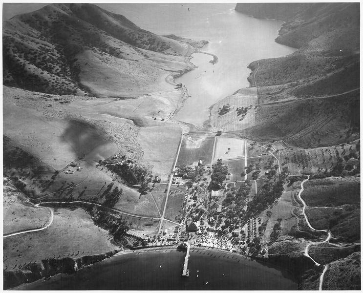 File:(Aerial view of Naval-Coast Guard base prominent in foreground and showing size of isthmus looking west toward the... - NARA - 295507.tif