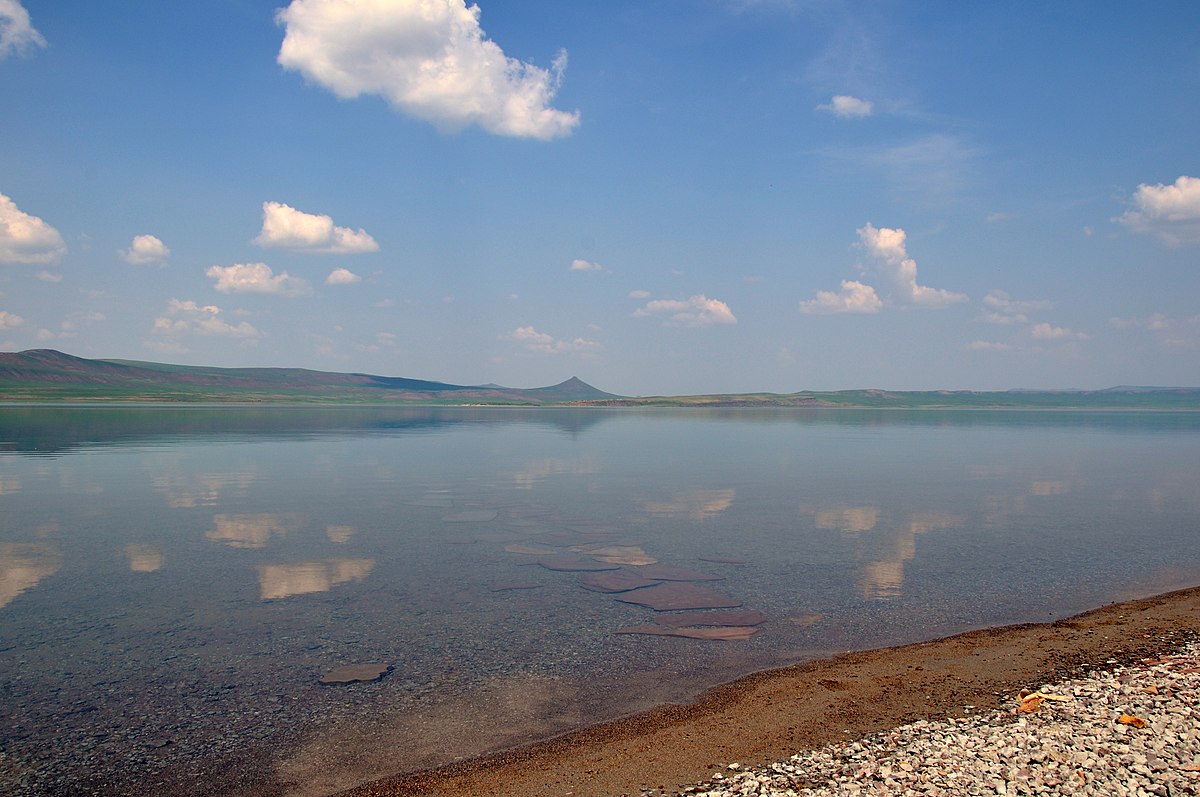 Озеро белё Хакасия палаточный городок