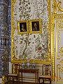 Интерьер дворца - портерты Петра I с женой.jpg