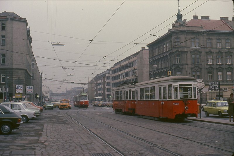 File:062L31311079 Typ B 52, Typ b 1493, Linie 71, Simmeringer Hauptstrasse, Bereich Remise Simmering 31. 10. 1979.jpg