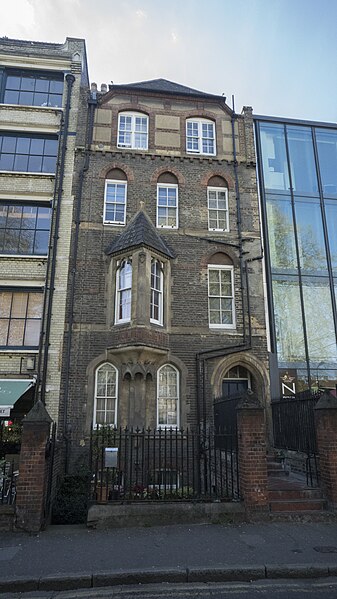 File:10, Hoxton Square N1.jpg