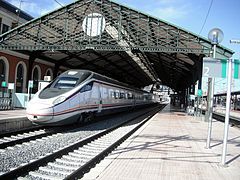 S-114 à quai en attendant le départ. Le train assurera un service Alvia jusqu'à Madrid-Chamartín.