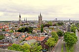 Historisches Zentrum von Delft mit der alten (Oude Kerk) und neuen Kirche (Nieuwe Kerk)