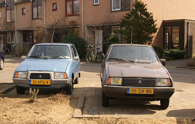 File:1979 Citroën Visa Club & 1987 Citroën Visa (8791364983).jpg