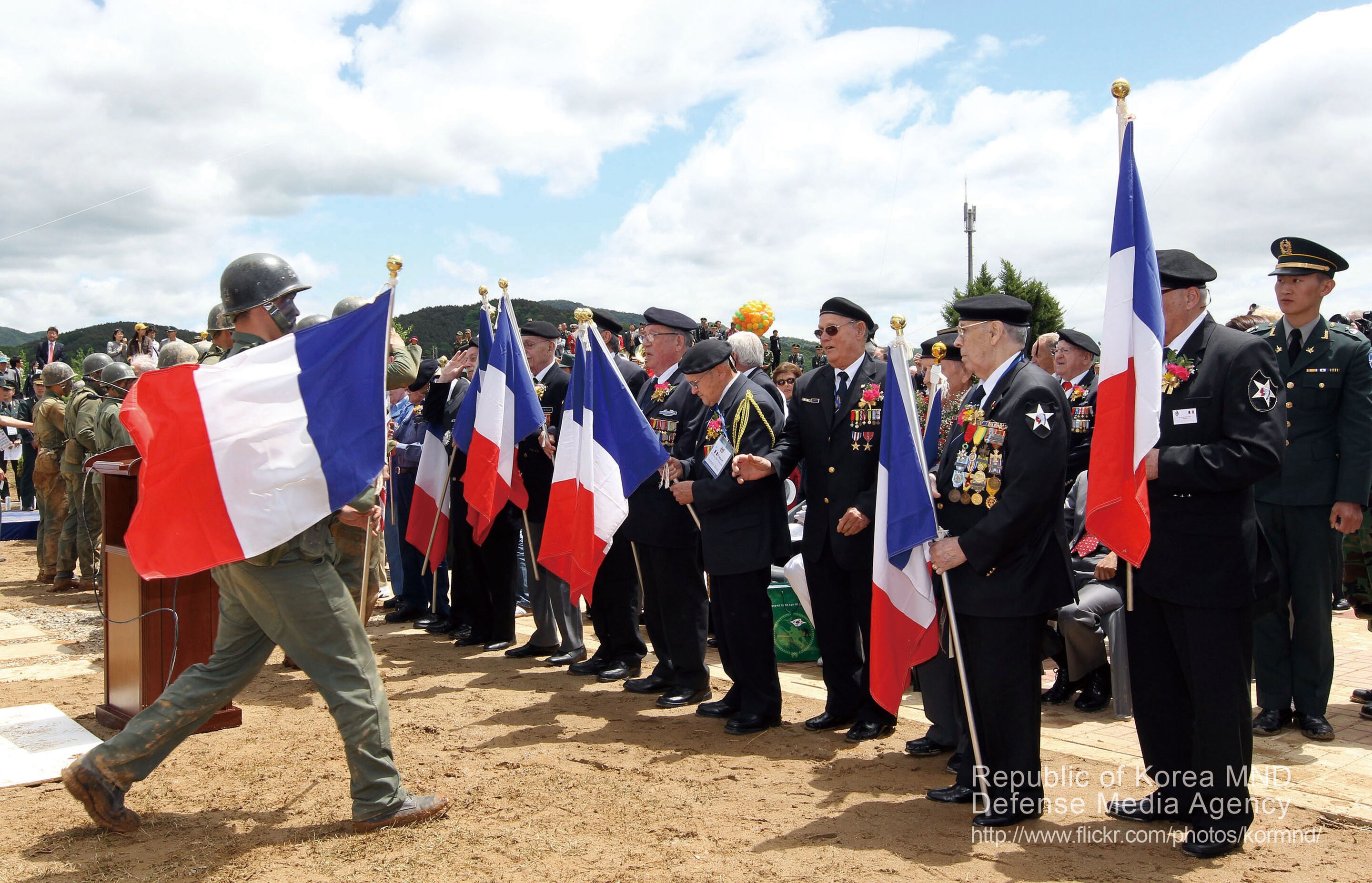 Corée, nos soldats oubliés . 2880px-2010.5.26_%EC%A7%80%ED%8F%89%EB%A6%AC%EC%A0%84%ED%88%AC_%EA%B8%B0%EB%85%90%ED%96%89%EC%82%AC_%287445443942%29