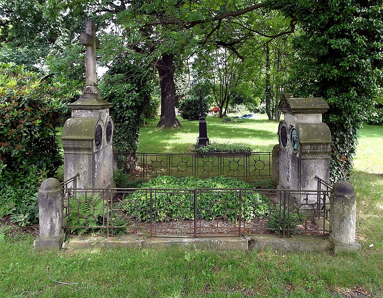 File:20130630170DR Dresden-Plauen Alter Annenfriedhof Grab von Carolsfeld.jpg