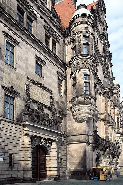 File:20140727110DR Dresden Georgentor Schloßplatz.jpg