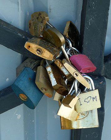 Cadenas d'amour sur le pont de l'Archevêché.