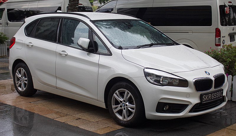 File:2016 BMW 218i (F45) Active Tourer hatchback (2017-11-28) 01.jpg