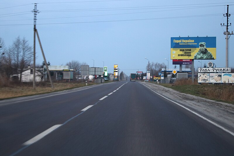 File:2024-01 E372 - M09 - in Rava-Ruska, Lviv area, Ukraine towards Polish border - cropped.jpg