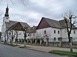 Fransiskaaniluostari ja kirkko.