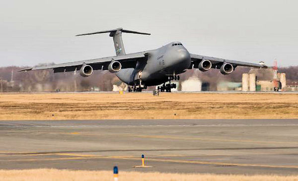 Dover's first Lockheed C-5M Super Galaxy, (Modified C-5B 86-0025), "Spirit of Global Reach", arriving on 9 February 2009