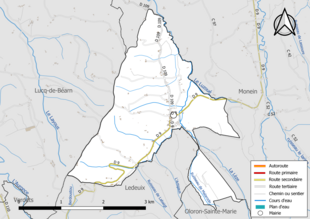 Carte en couleur présentant le réseau hydrographique de la commune