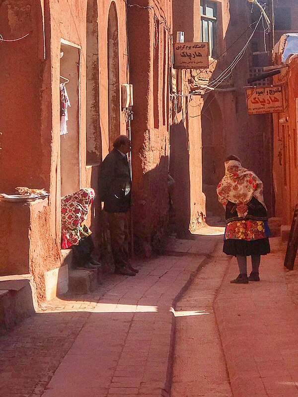 File:Abyaneh women.jpg