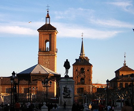 Tập_tin:Alcala_de_henares_plaza_cervantes.JPG