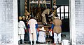 Cleaning an altar (1999)