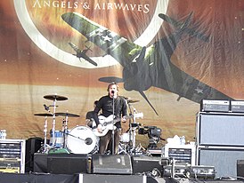 «Angels and Airwaves» выступаюць у Гайд-парку 17 червеня 2006 года.