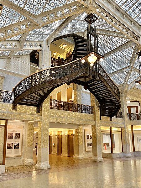 File:Atrium, Rookery Building, LaSalle Street and Adams Street, Chicago, IL - 52901360944.jpg