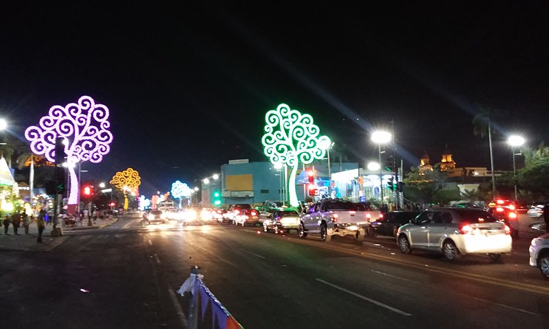 File:Avenida Bolivar of Managua.jpg