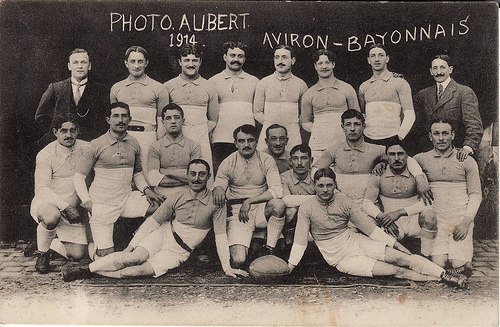 The Aviron Bayonnais squad in 1914.