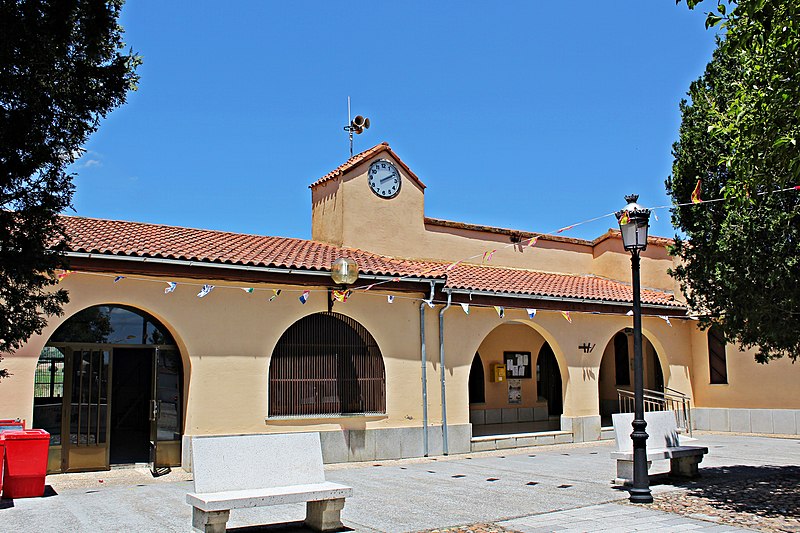 File:Ayuntamiento de Sieteiglesias de Tormes.jpg