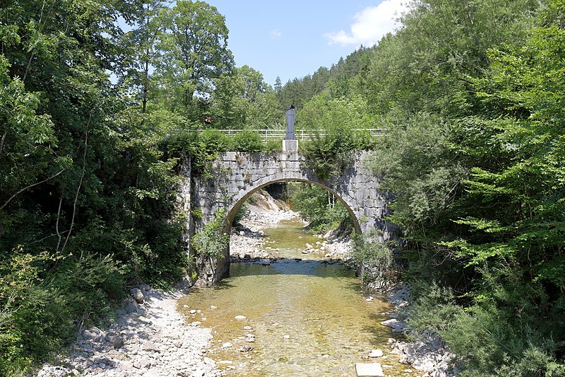 File:Bad Ischl - Soleleitung, Brücke Mitterweißenbach.JPG