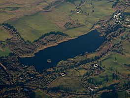 Banton Loch from the air (geograph 5221170).jpg