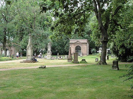 Bartholomäusfriedhof, Göttingen, Sicht von der Weender Landstraße 01