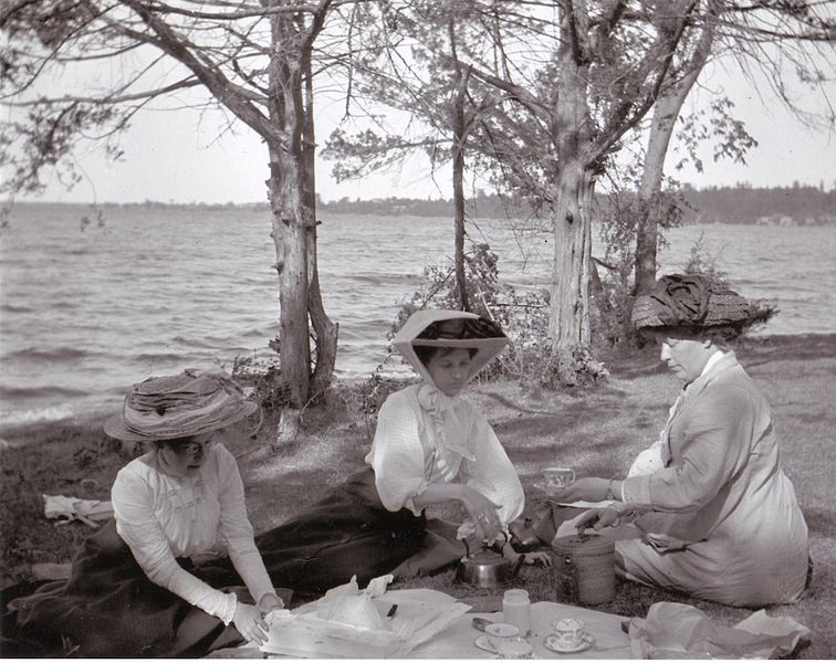 File:Bay of Quinte picnic 1909.jpg