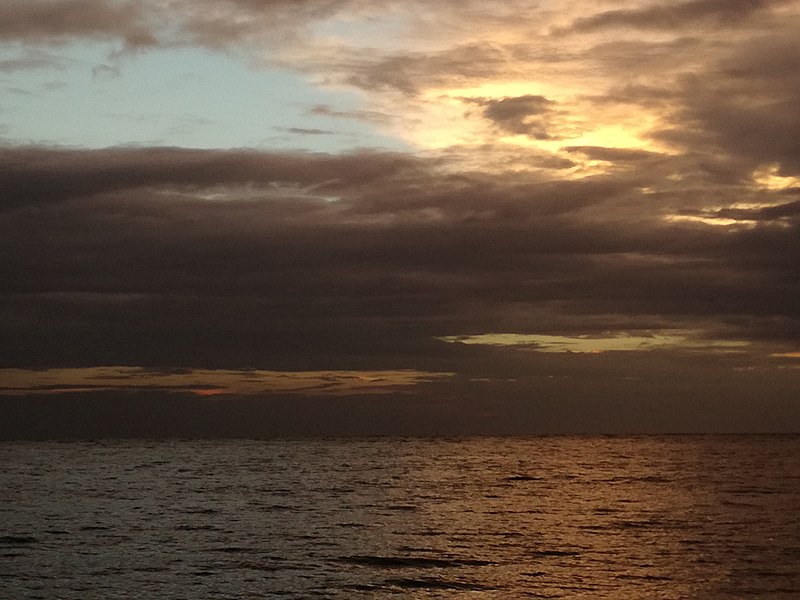 File:Beach cloudy sunset.jpg