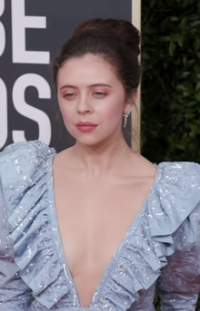 Bel Powley bei Golden Globes Red Carpet 2020.png