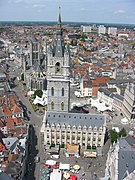 Gezicht op het Belfort en de lakenhal van Gent, vanaf de Sint-Baafskathedraal met daarachter de Sint-Niklaaskerk