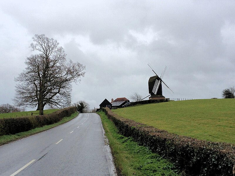 File:Benenden Road, near Rolvenden - geograph.org.uk - 4900800.jpg