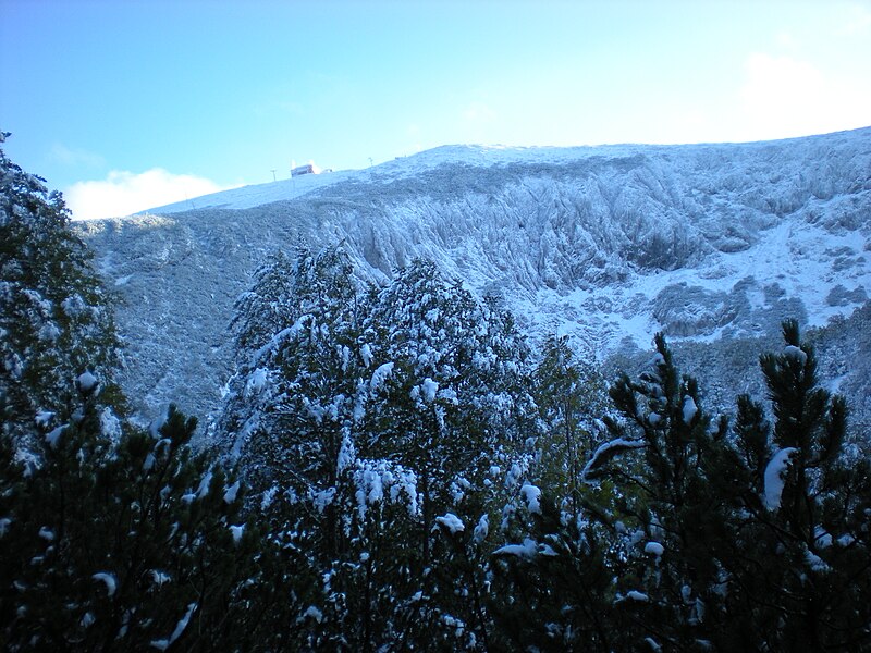 File:Bjelasnica summit seen from Josipova Staze.JPG