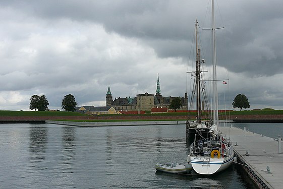 Jetée à Elseneur, devant le Château de Kronborg, Danemark