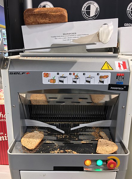 File:Bread slicing machine Foodtech brødskjæremaskin REMA 1000 Norway 2017-11-03 close.jpg