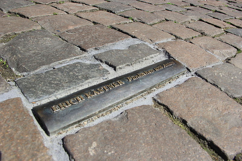 File:Buchdenkmal-marktplatz-bonn-06.jpg