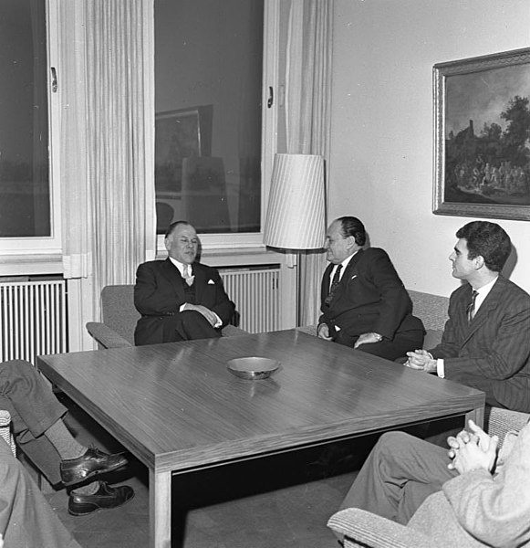 File:Bundesarchiv B 145 Bild-F009550-0006, Bonn, Bundestagspräsident mit Politiker aus Peru.jpg