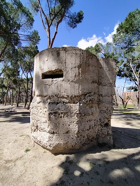 File:Bunkers de la Guerra Civil Española en el Parque del Oeste de Madrid en abril de 2022 19.jpg