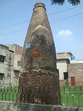 Kos Minar built with lakhori bricks near the Tomb of Ali Mardan Khan in Lahore, Pakistan By-ibneazhar-aik-kos-monument-lahore-pakistan-1 15978367131 o 20.jpg