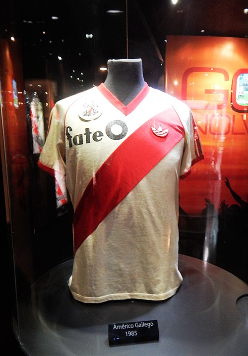 A 1985 Adidas jersey worn by Américo Gallego at the River Plate Museum