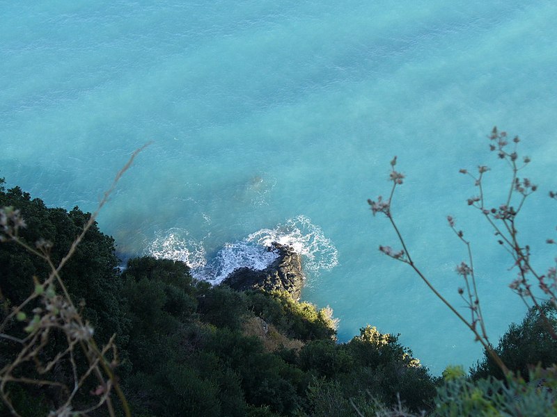 File:Cap Corse - Nonza - the turqoise waters at the foot of the cliff - panoramio.jpg