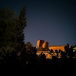 Castelul Sinagra.jpg