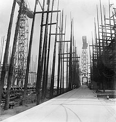 Cecil Beaton Photographs- Tyneside Shipyards, 1943 DB34.jpg
