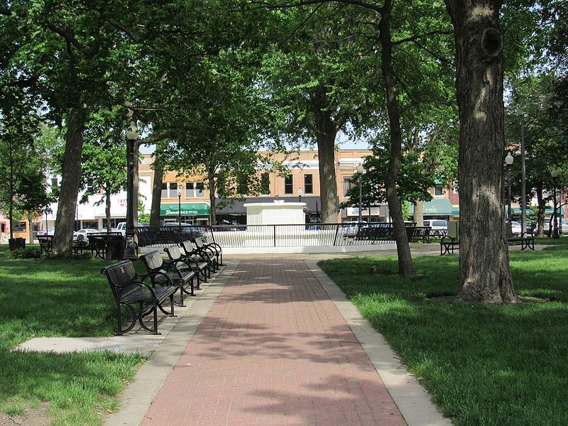 File:Central Park - Washington, Iowa.jpg