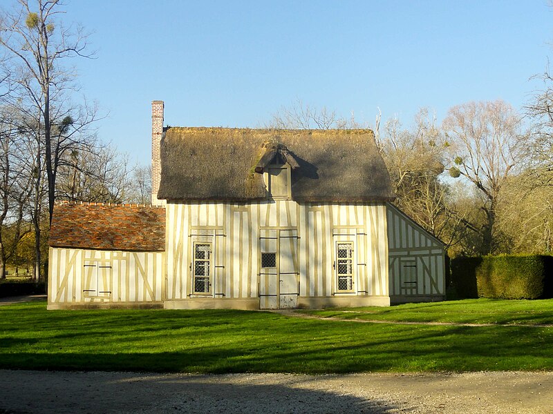 File:Château de Chantilly, jardin anglo-chinois, le hameau, le salon d'été 2.jpg