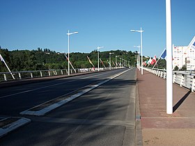 Calçada da Pont de l'Europe da margem esquerda.